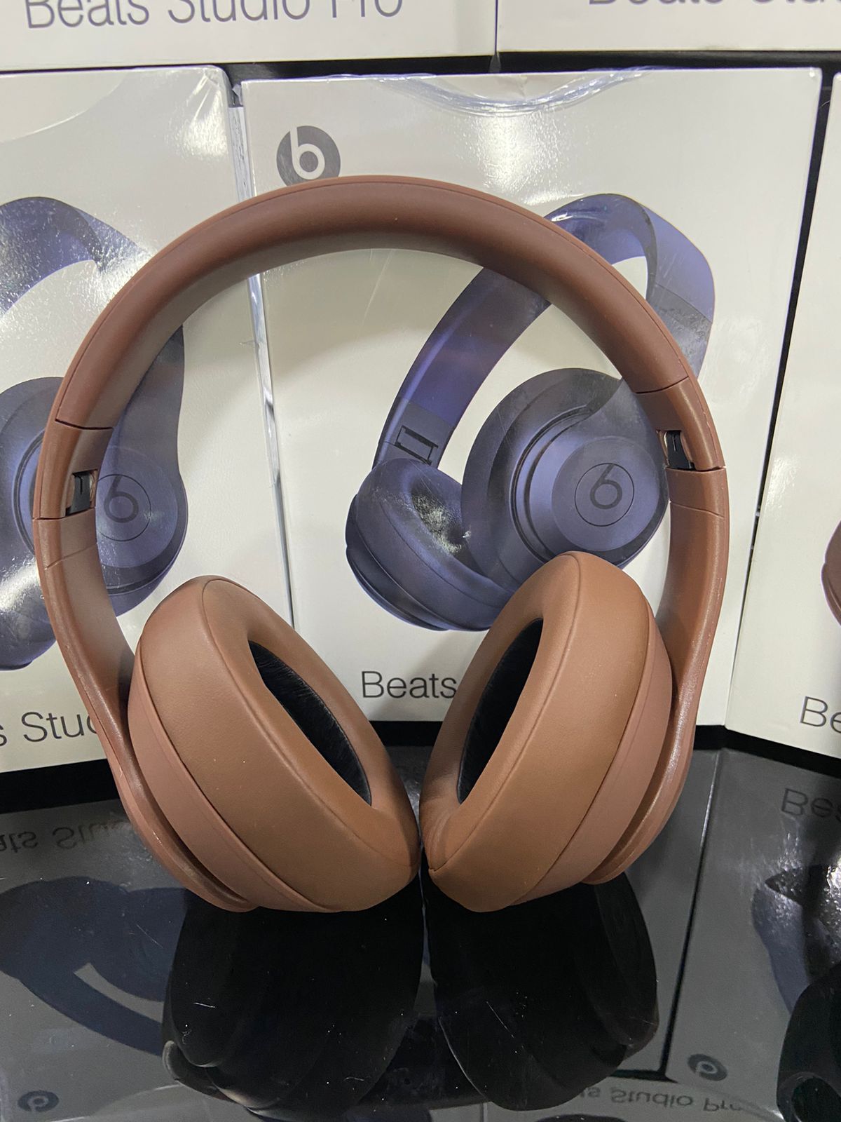 Beats Studio Pro - Sonido Premium + Cancelación de Ruido + Micrófono HD