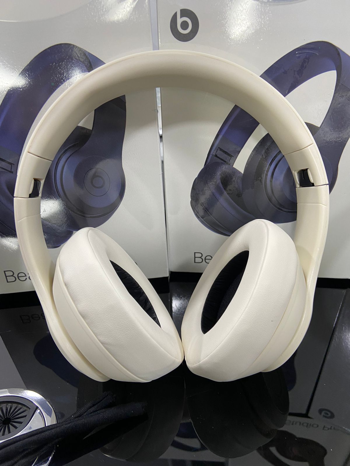 Beats Studio Pro - Sonido Premium + Cancelación de Ruido + Micrófono HD